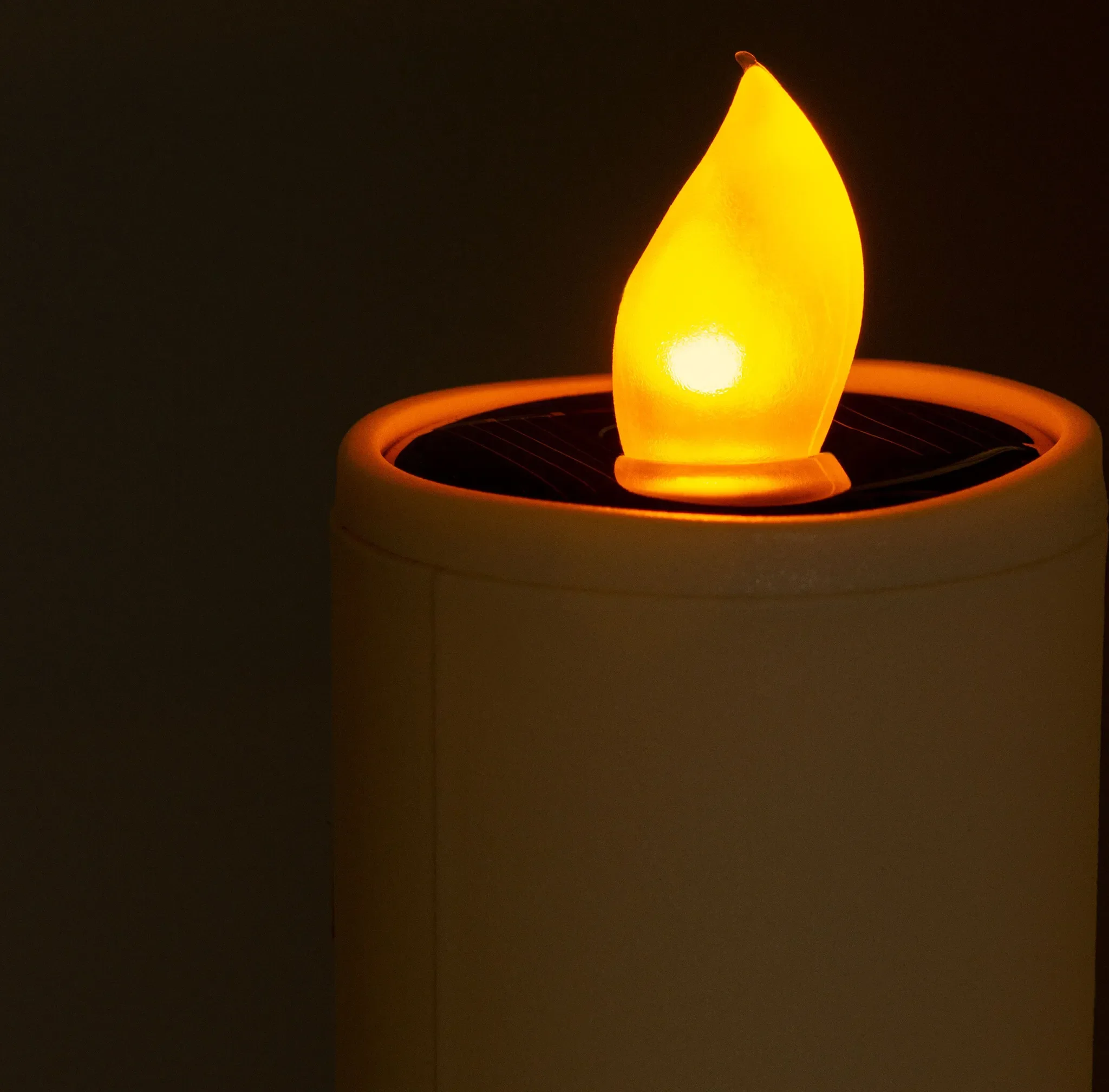 Lumineo LED Solar-Gartenfackel „Kerze“, Ø 4 cm, Höhe 97,5 cm, orange Flamme